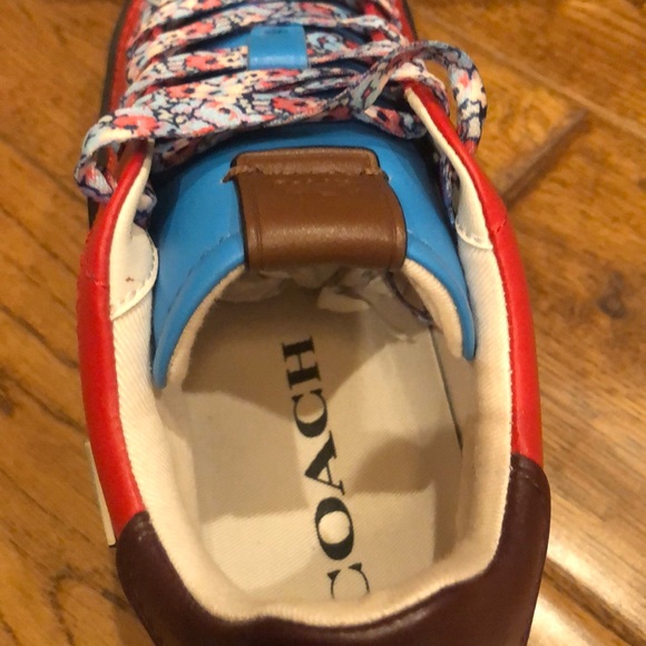 Coach - Picture 5 of 5